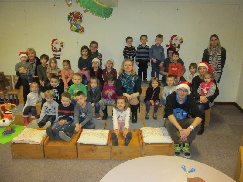 L’école maternelle fête Noël à la bibliothèque