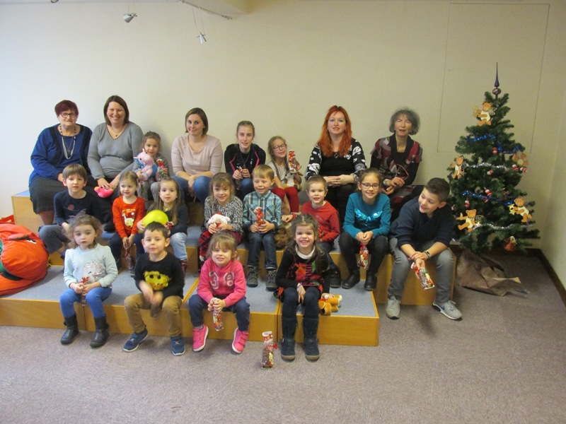 Fête de Noël des enfants à la bibliothèque.